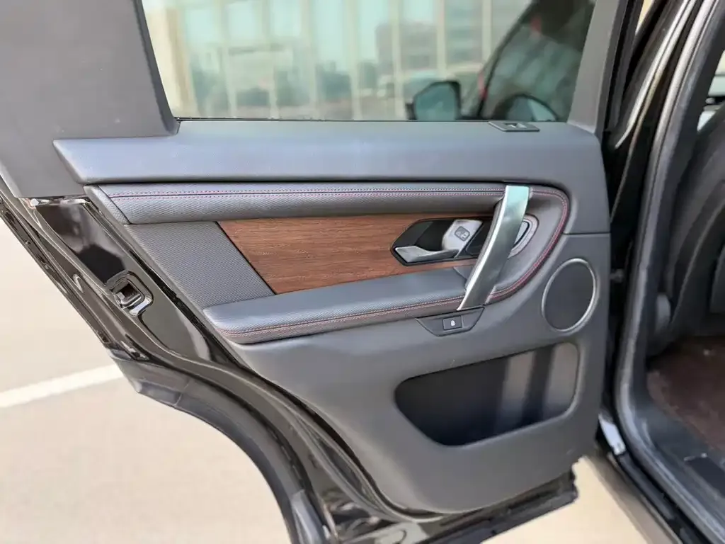 Land Rover Discovery Sport Hybrid — фото 2