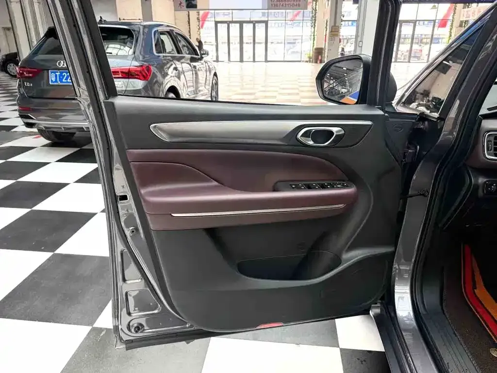 GAC Motor Trumpchi M6 — фото 3