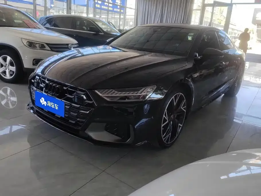 Audi A7L — фото 1