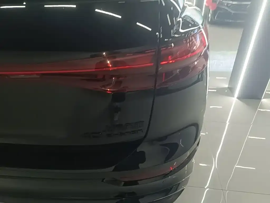 Audi Q5 e-tron — фото 3