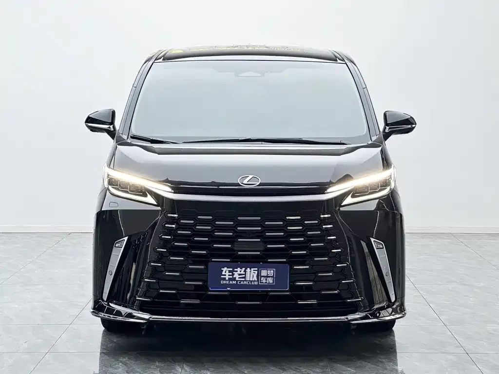 Lexus LM — фото 3