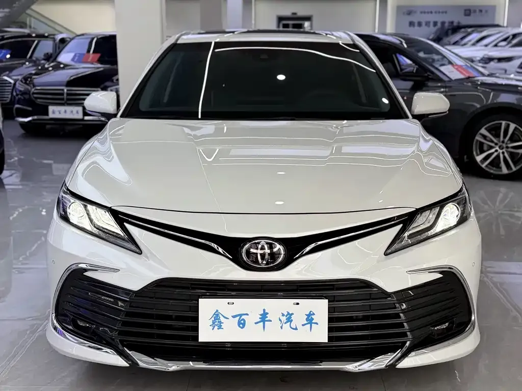 Toyota Camry — фото 10