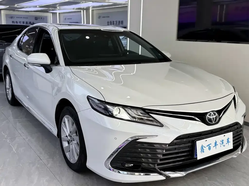 Toyota Camry — фото 5