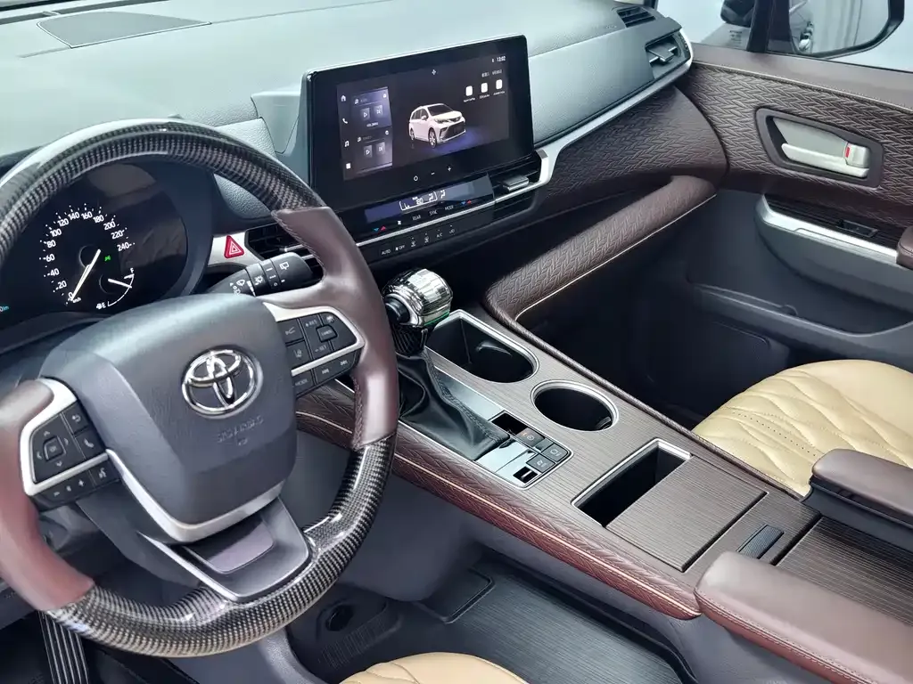 Toyota Granvia — фото 8