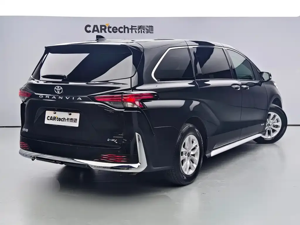 Toyota Granvia — фото 5