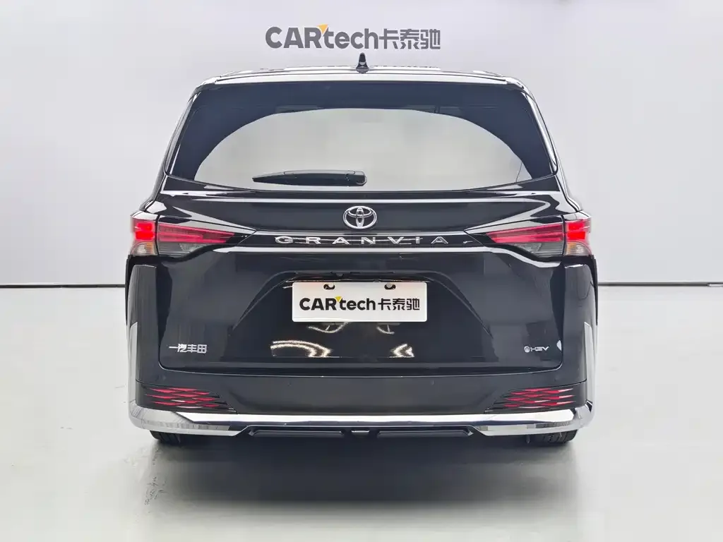 Toyota Granvia — фото 10