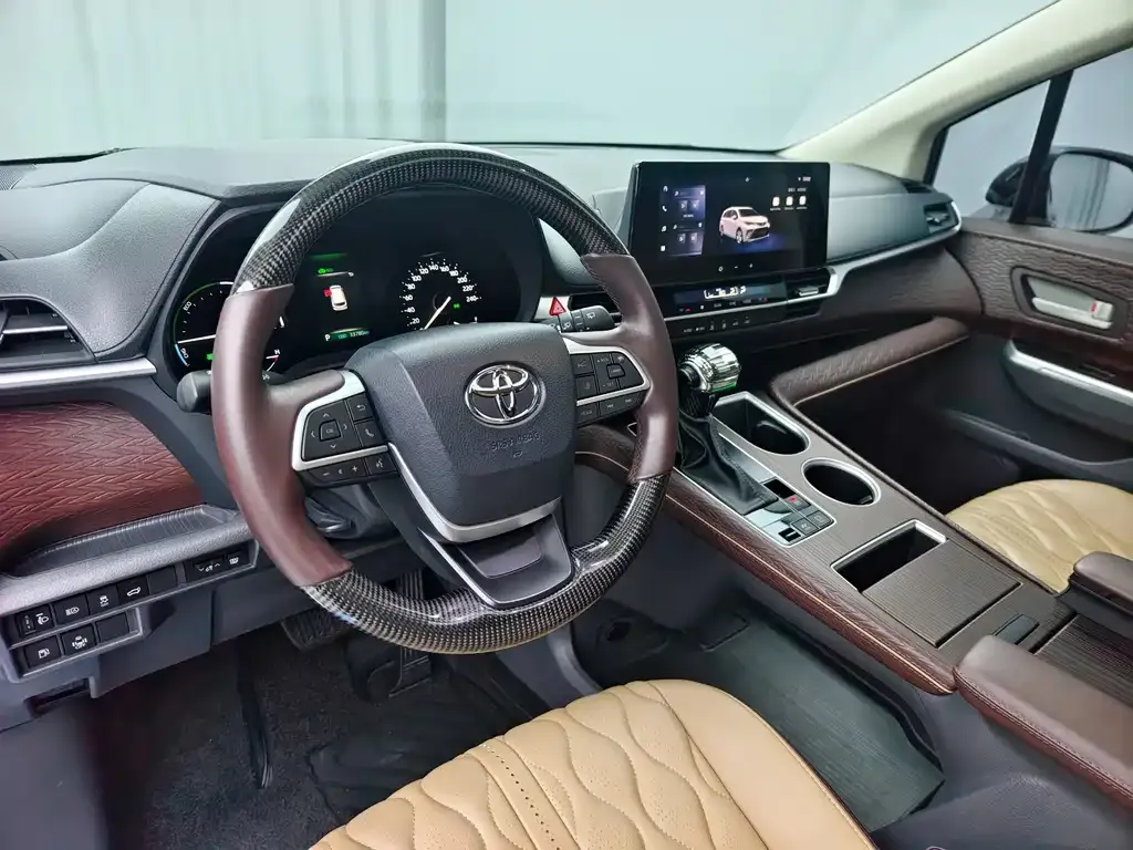 Toyota Granvia — фото 4