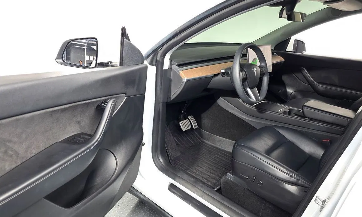 Tesla Model Y — фото 10