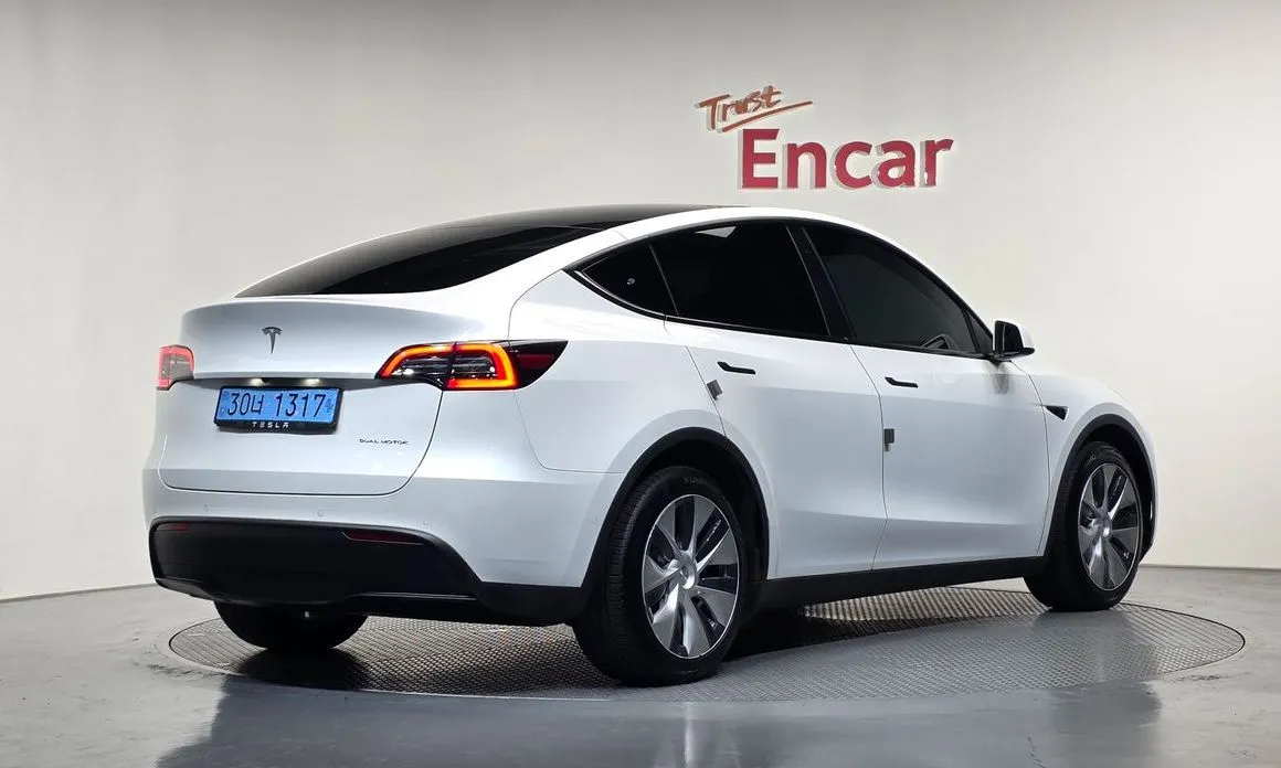Tesla Model Y — фото 6
