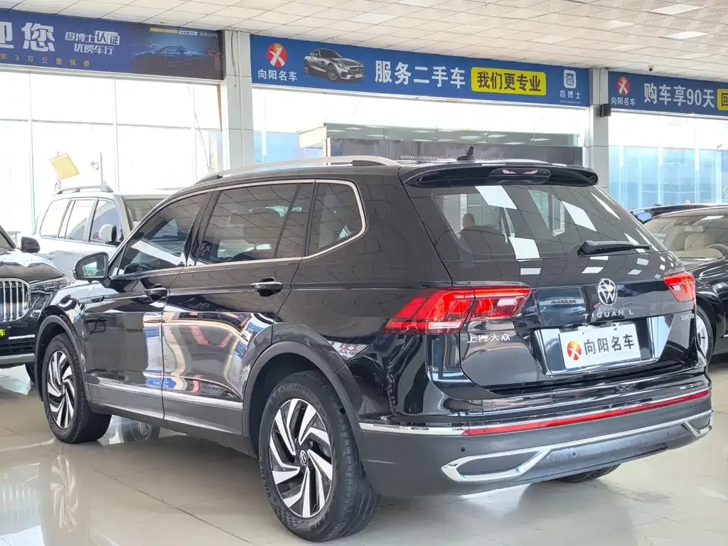 Volkswagen Tiguan L — фото 10