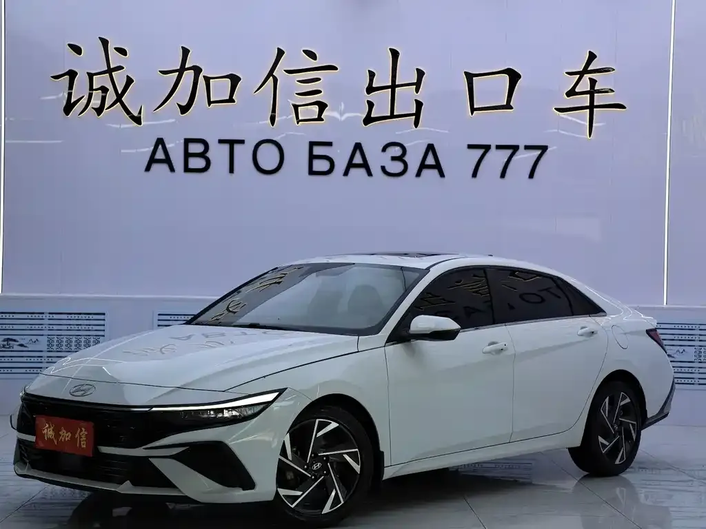 Hyundai Elantra — фото 1