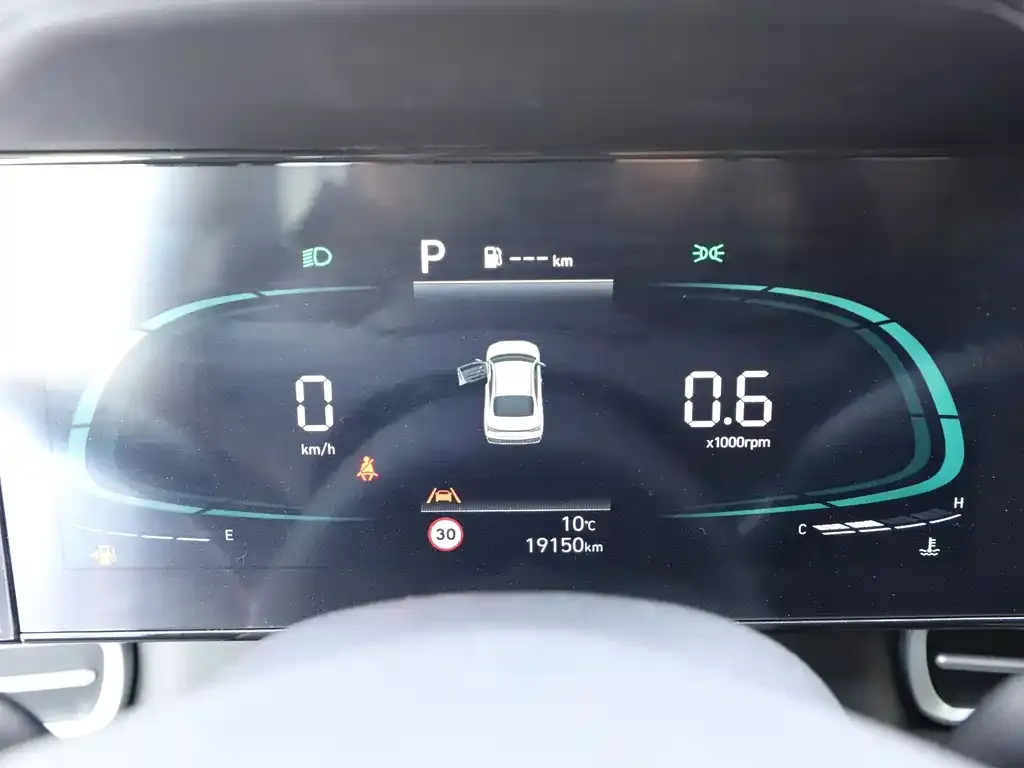 Hyundai Elantra — фото 2
