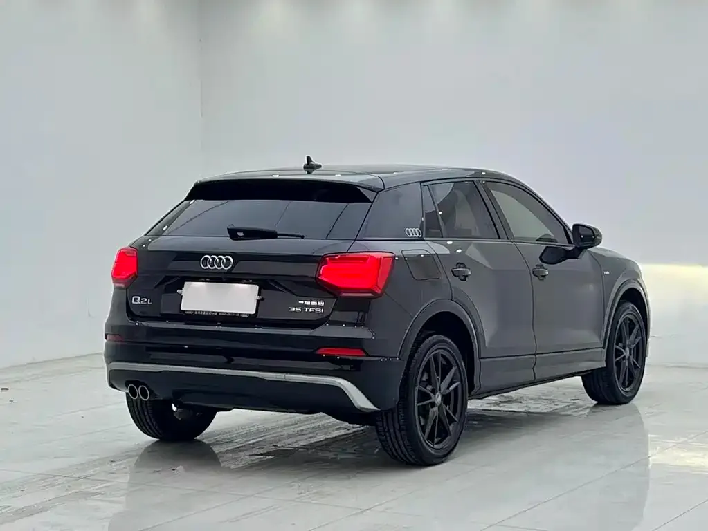 Audi Q2L — фото 7