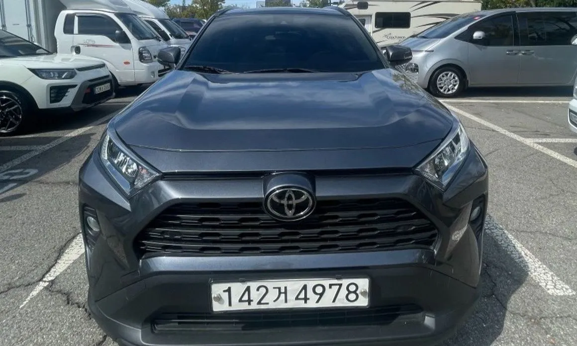 Toyota RAV4 — фото 1