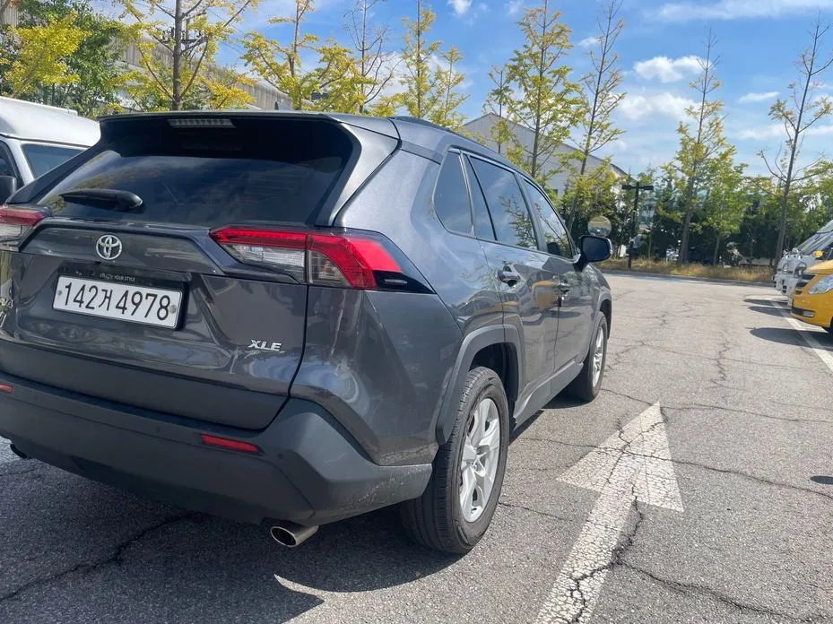 Toyota RAV4 — фото 10