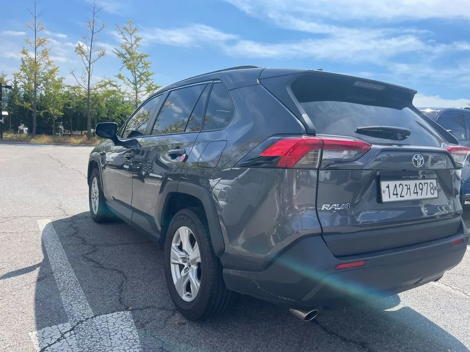 Toyota RAV4 — фото 7
