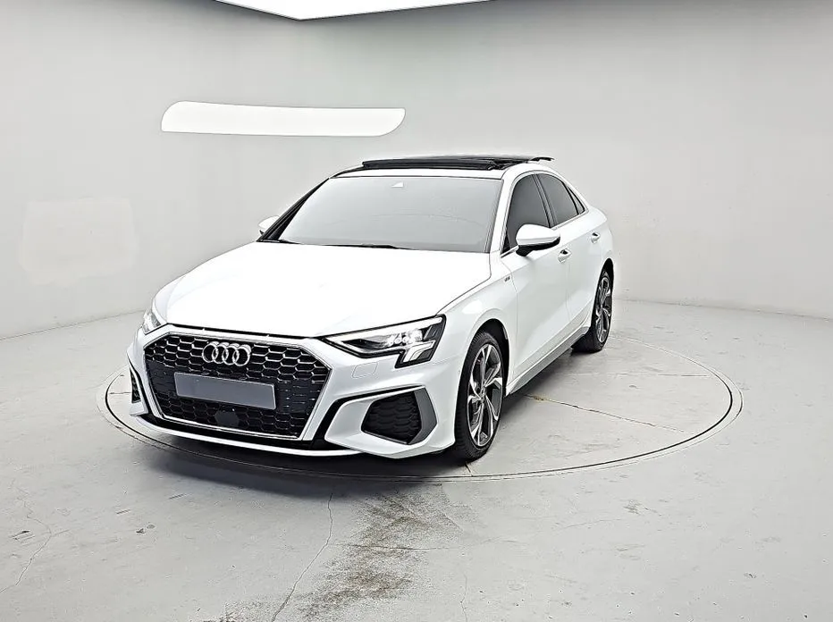Audi A3 — фото 1