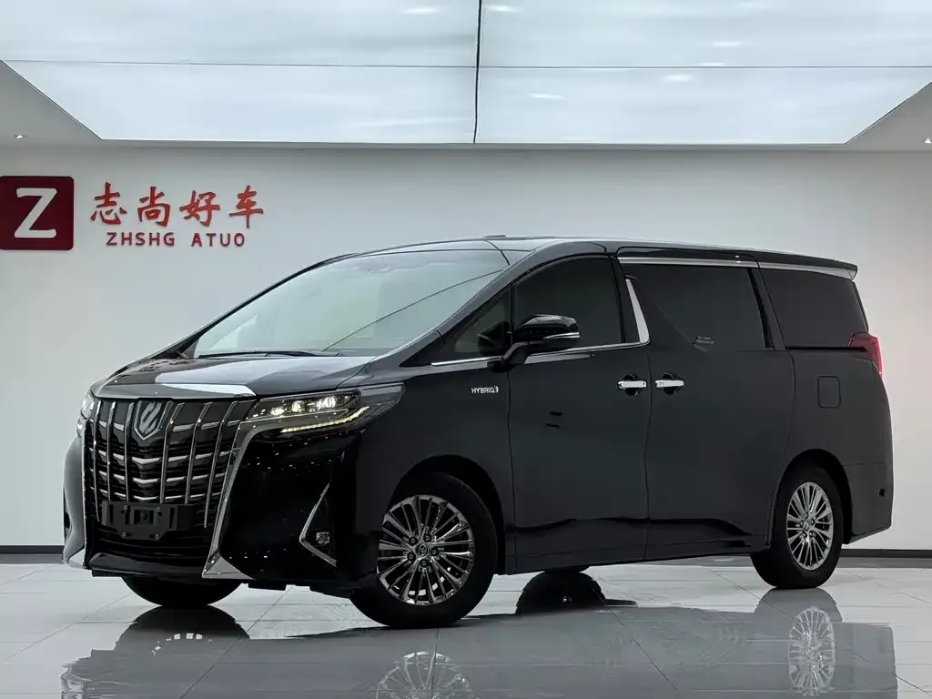 Toyota Alphard — фото 1