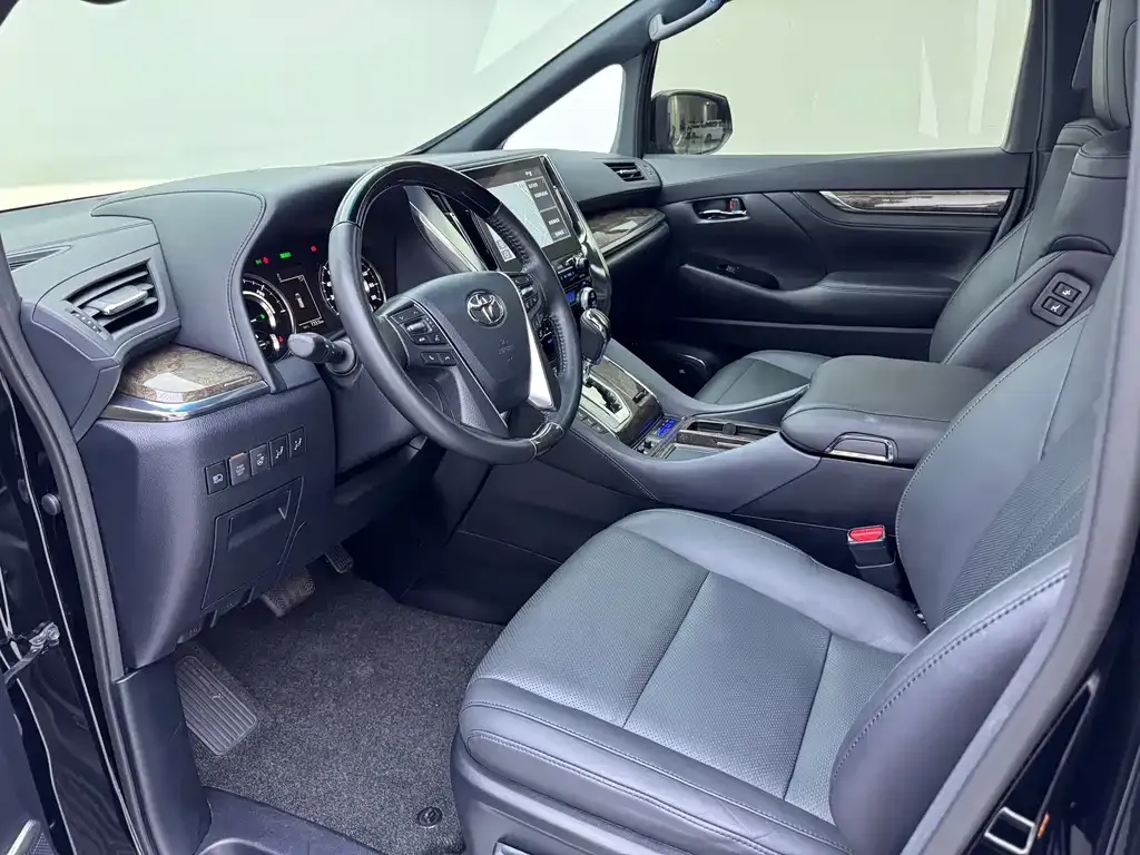 Toyota Alphard — фото 3