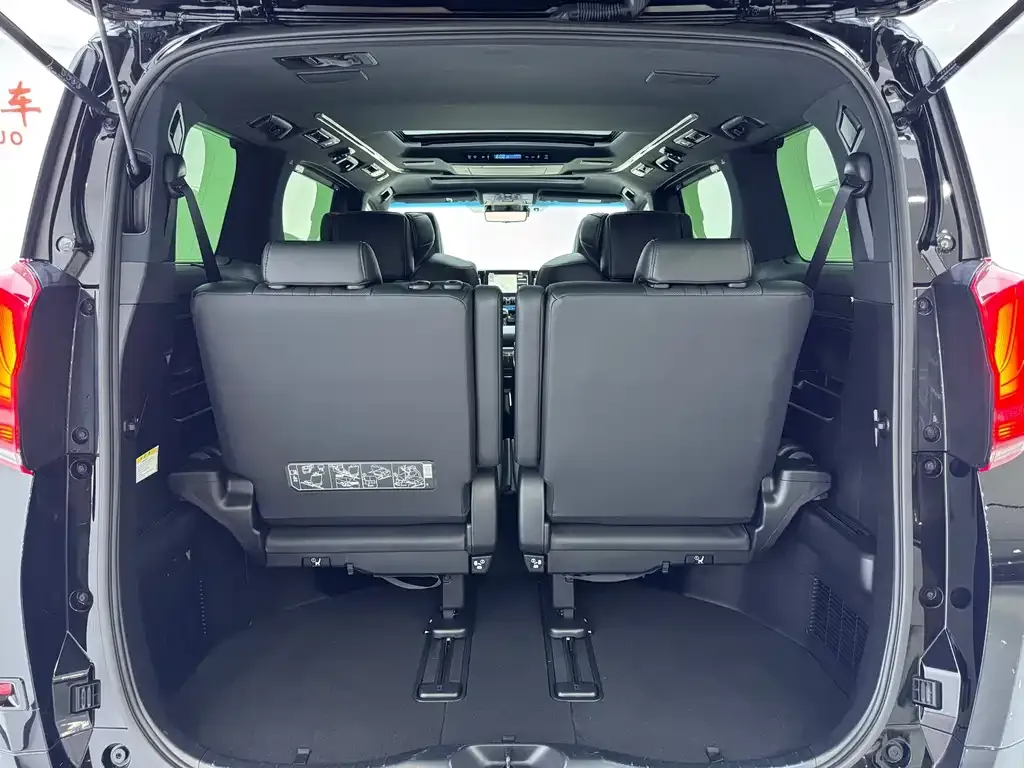 Toyota Alphard — фото 10
