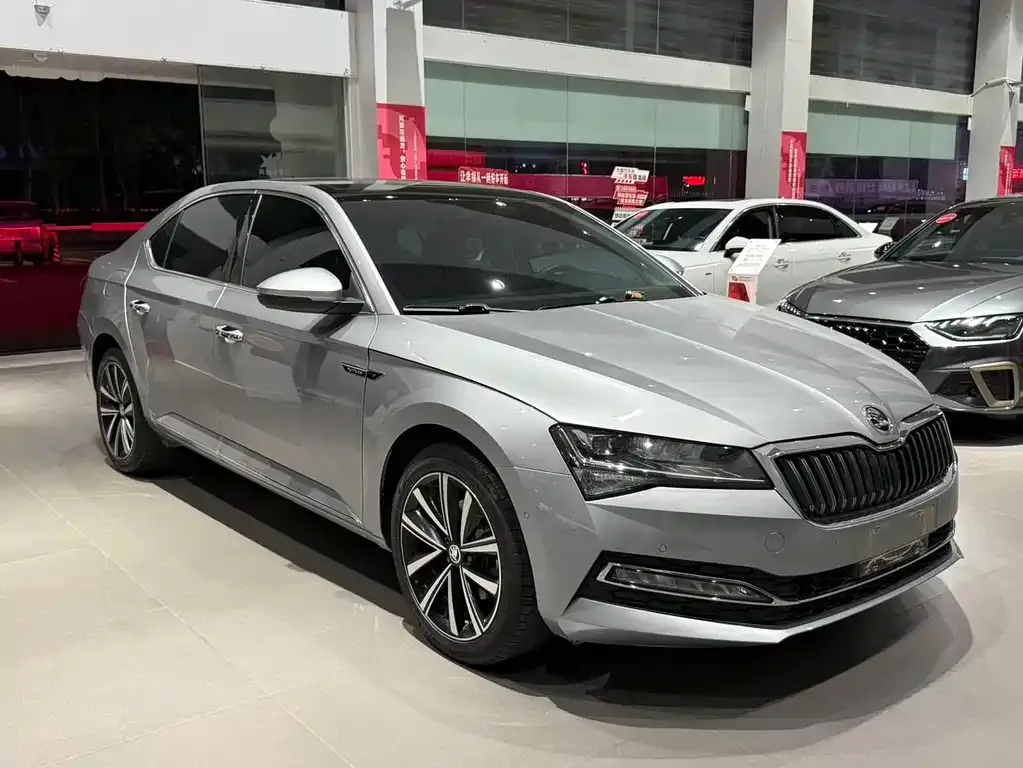 Skoda Superb — фото 2