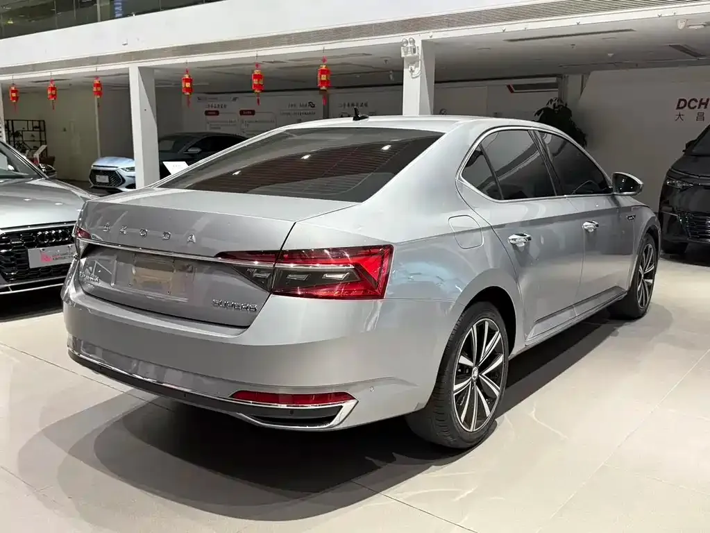 Skoda Superb — фото 4