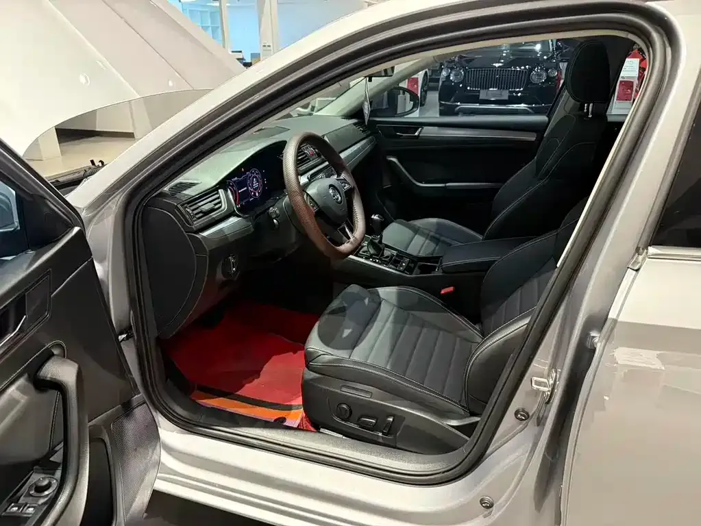 Skoda Superb — фото 10