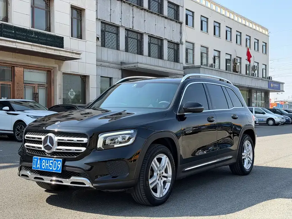 Mercedes-Benz GLB — фото 1