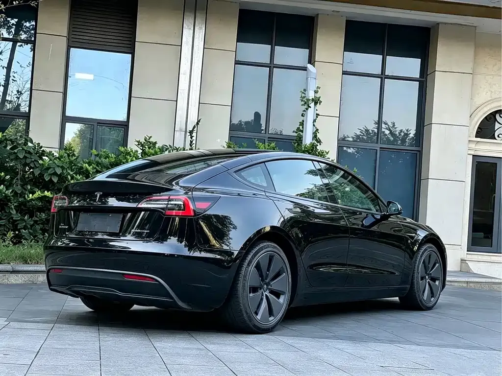 Tesla Model 3 — фото 8