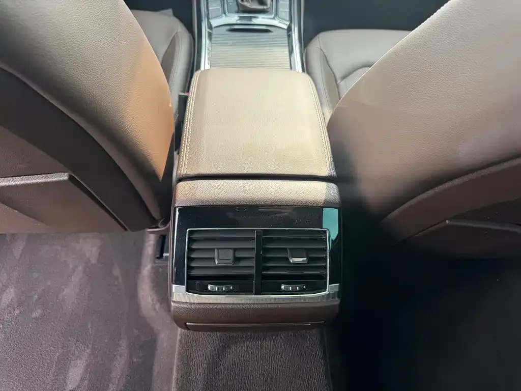 Volkswagen Phideon — фото 6