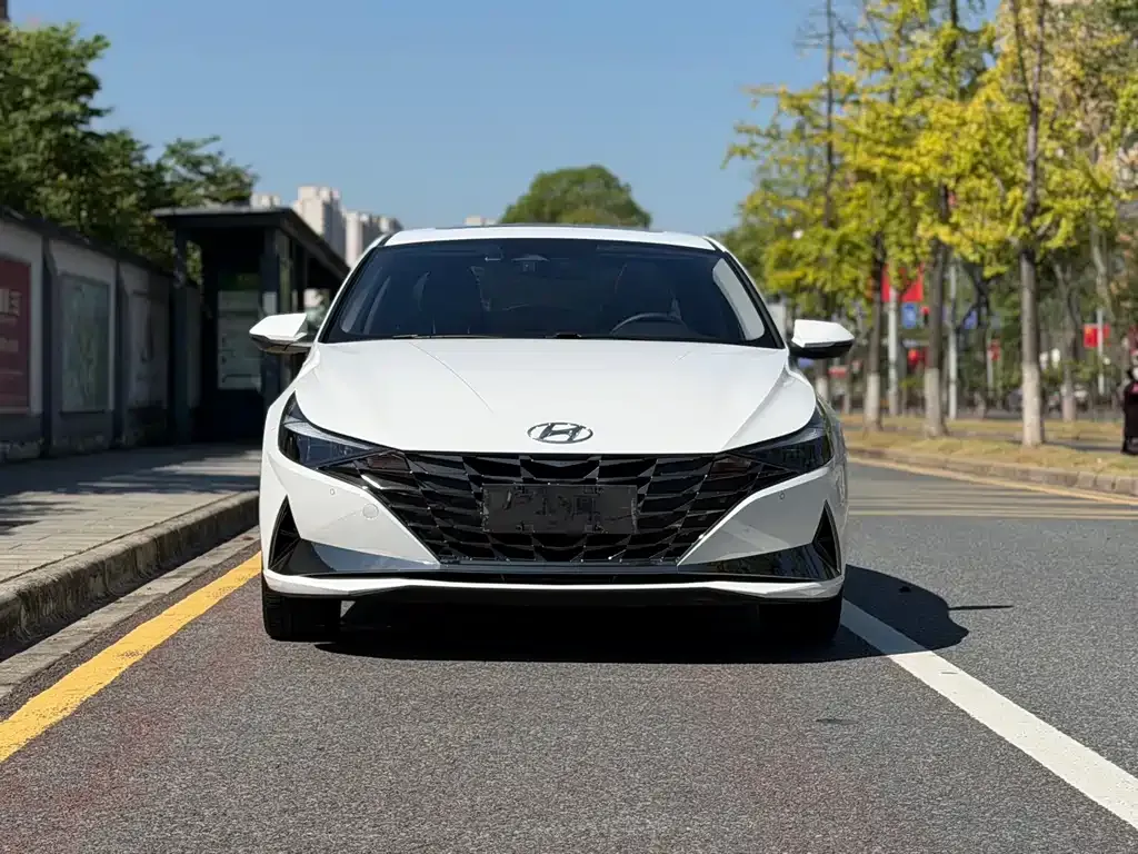 Hyundai Elantra — фото 10