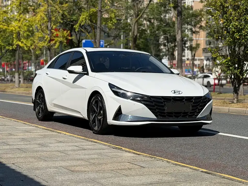 Hyundai Elantra — фото 4