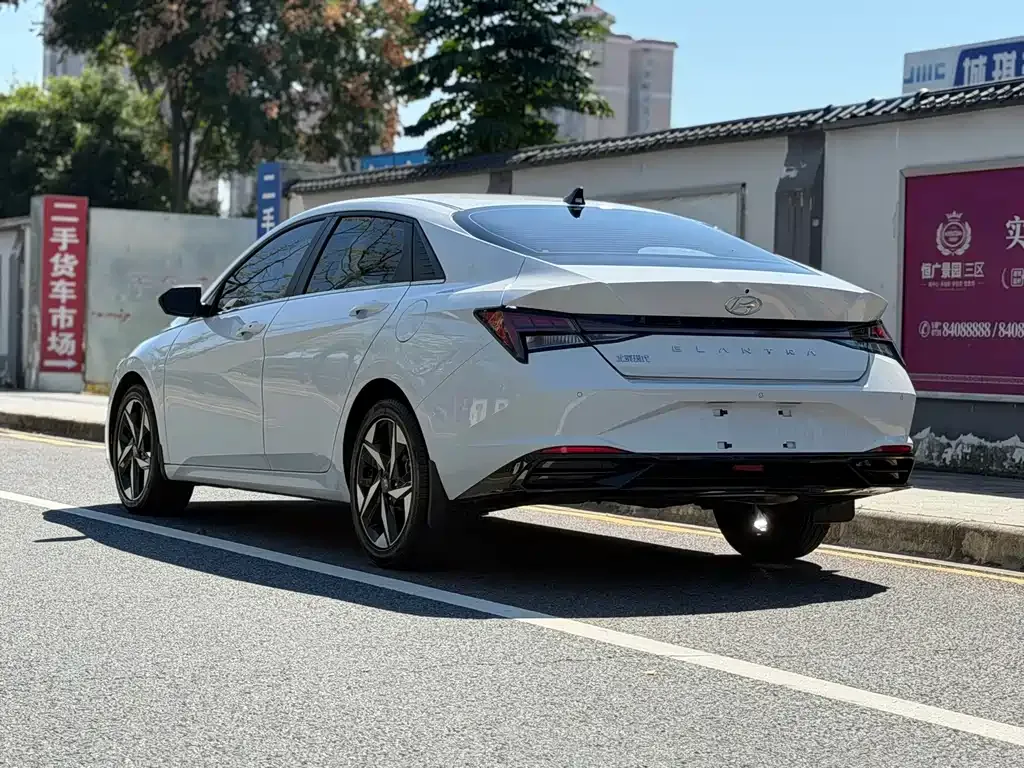 Hyundai Elantra — фото 7