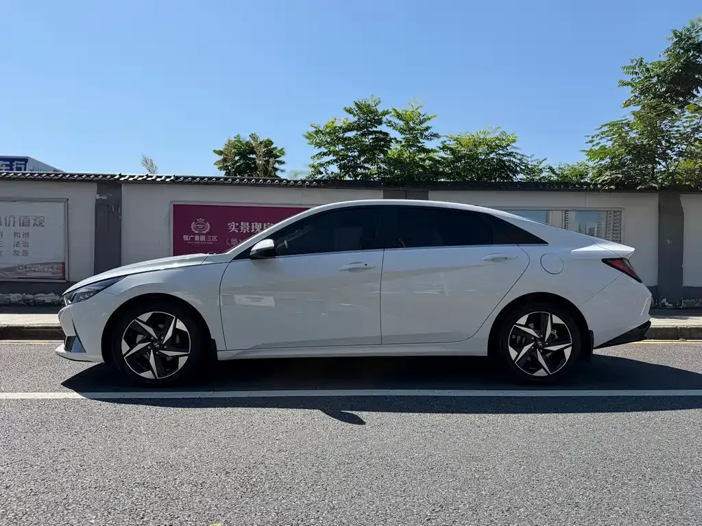 Hyundai Elantra — фото 8