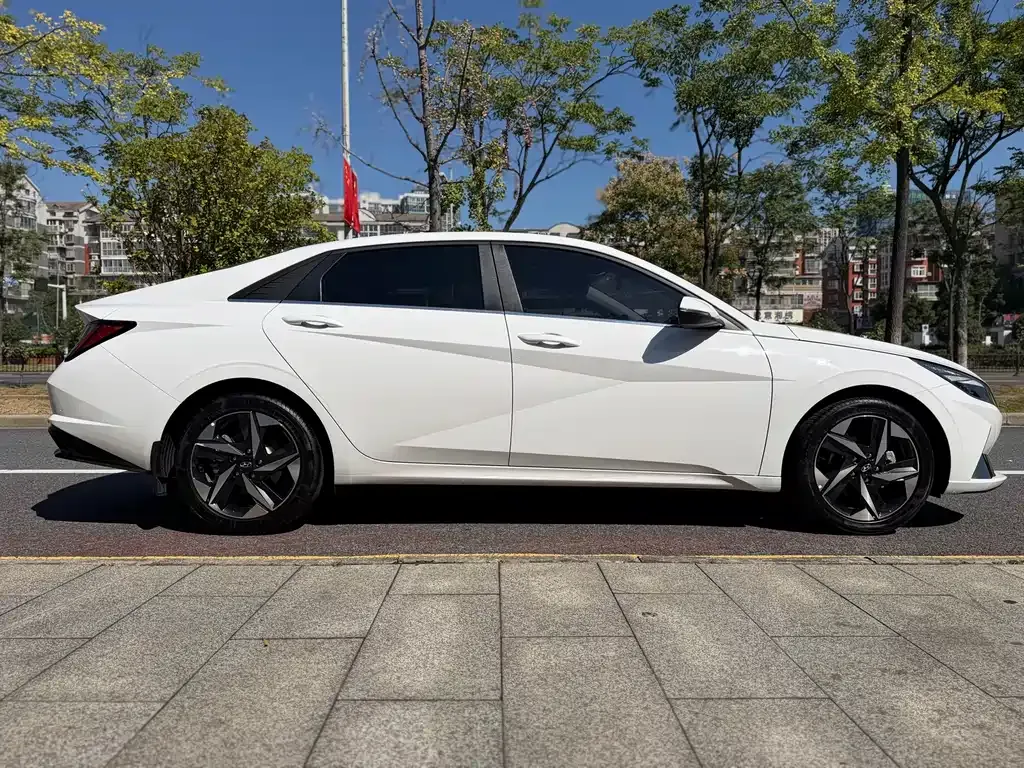 Hyundai Elantra — фото 9