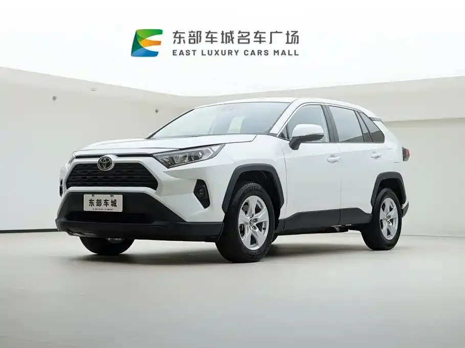 Toyota RAV4 — фото 1