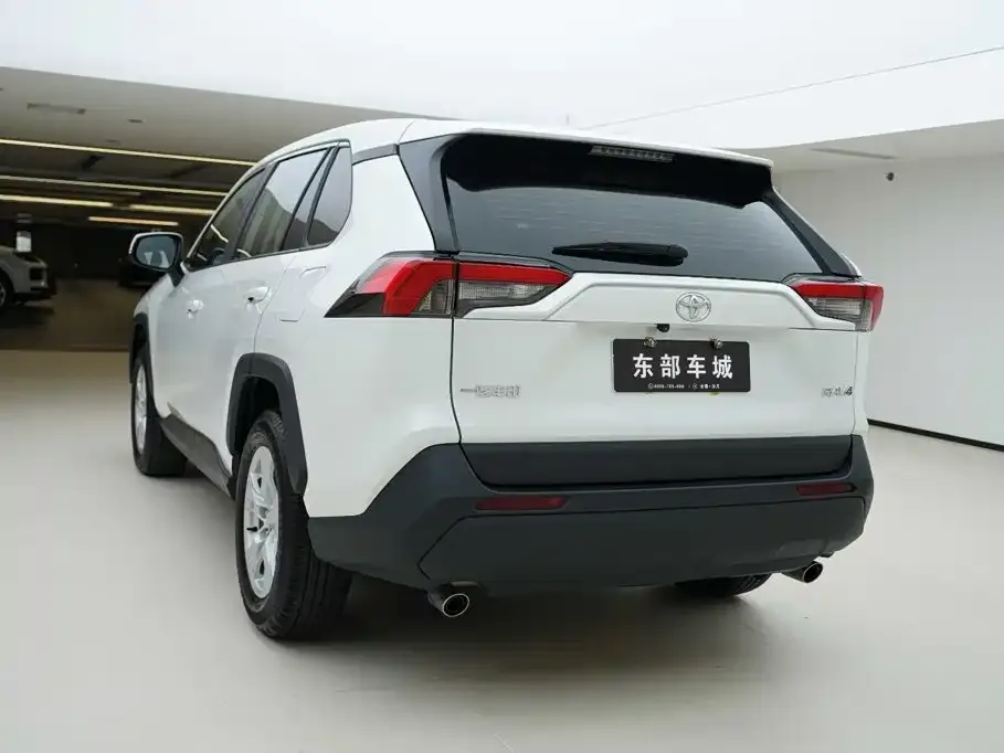 Toyota RAV4 — фото 6
