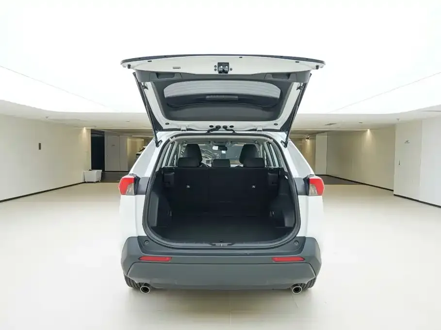 Toyota RAV4 — фото 8
