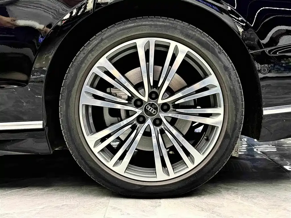 Audi A8 — фото 9