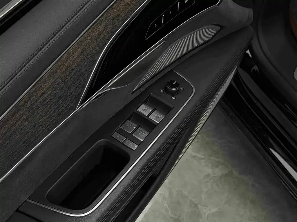 Audi A8 — фото 3