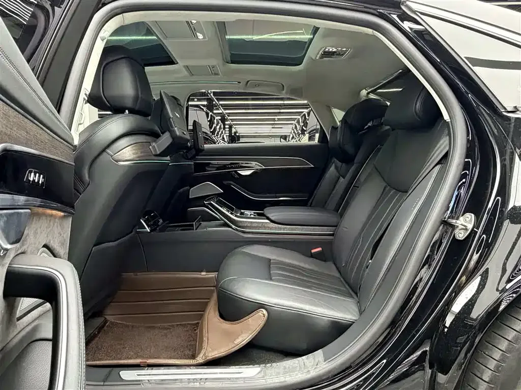 Audi A8 — фото 4