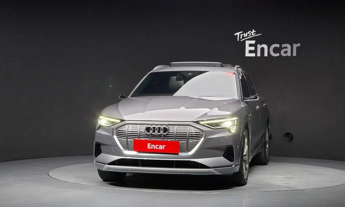 Audi e-tron — фото 7