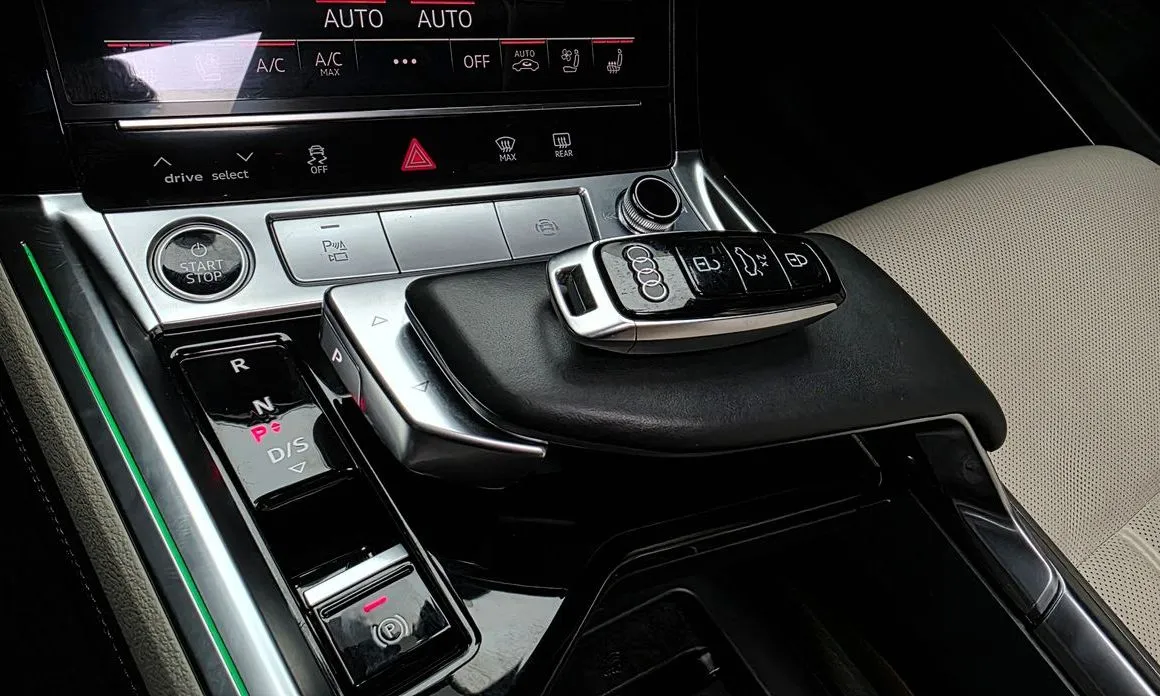 Audi e-tron — фото 8
