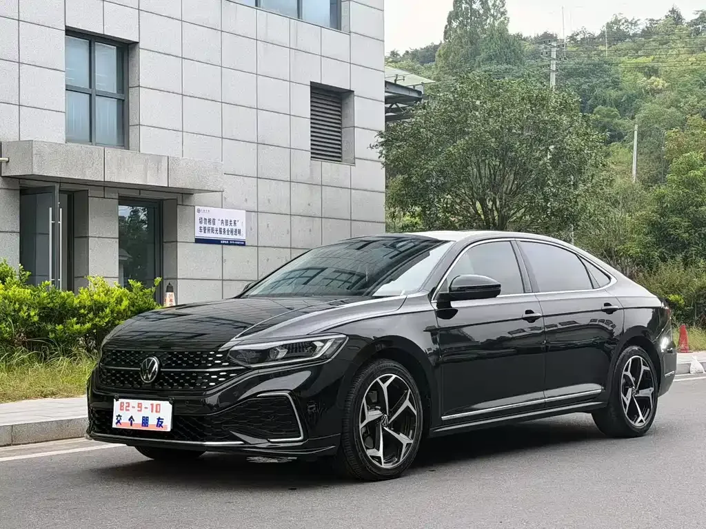 Volkswagen Passat — фото 1