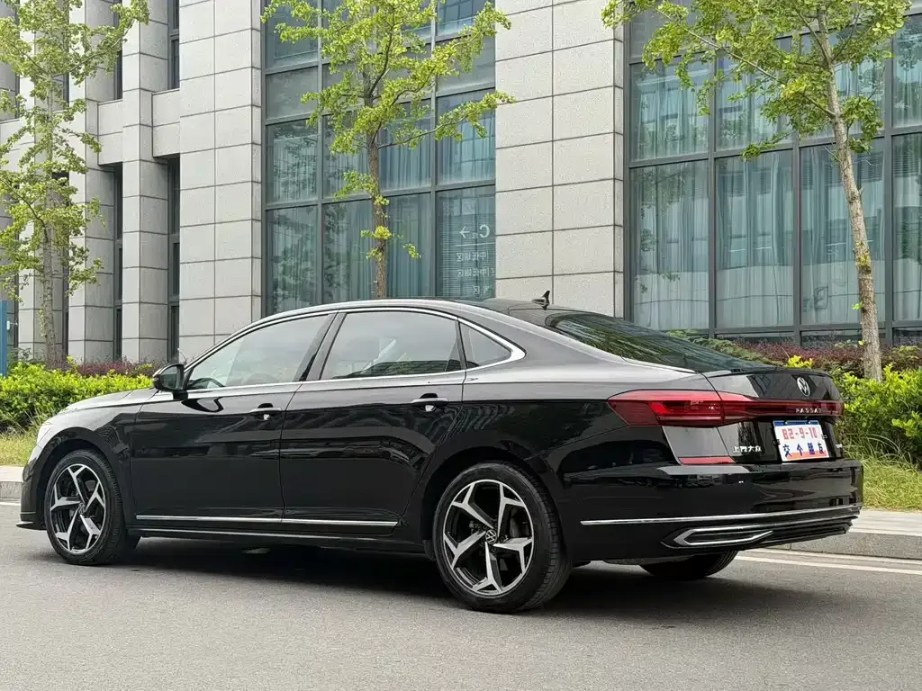 Volkswagen Passat — фото 8