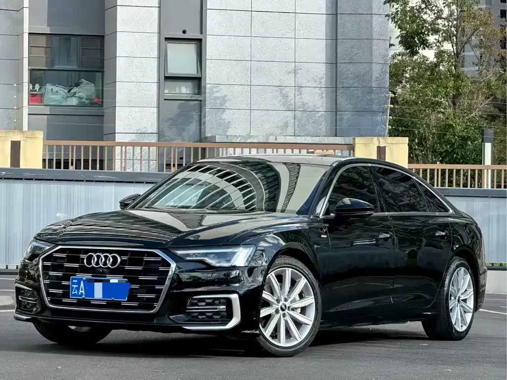 Audi A6L — фото 1