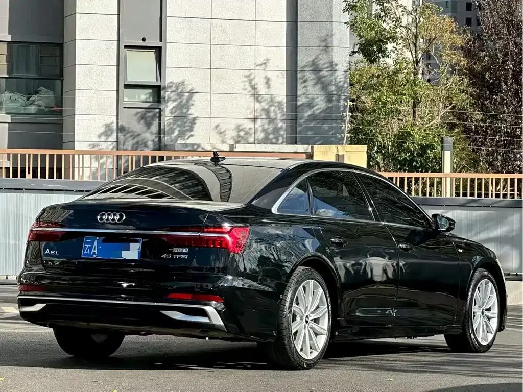 Audi A6L — фото 8