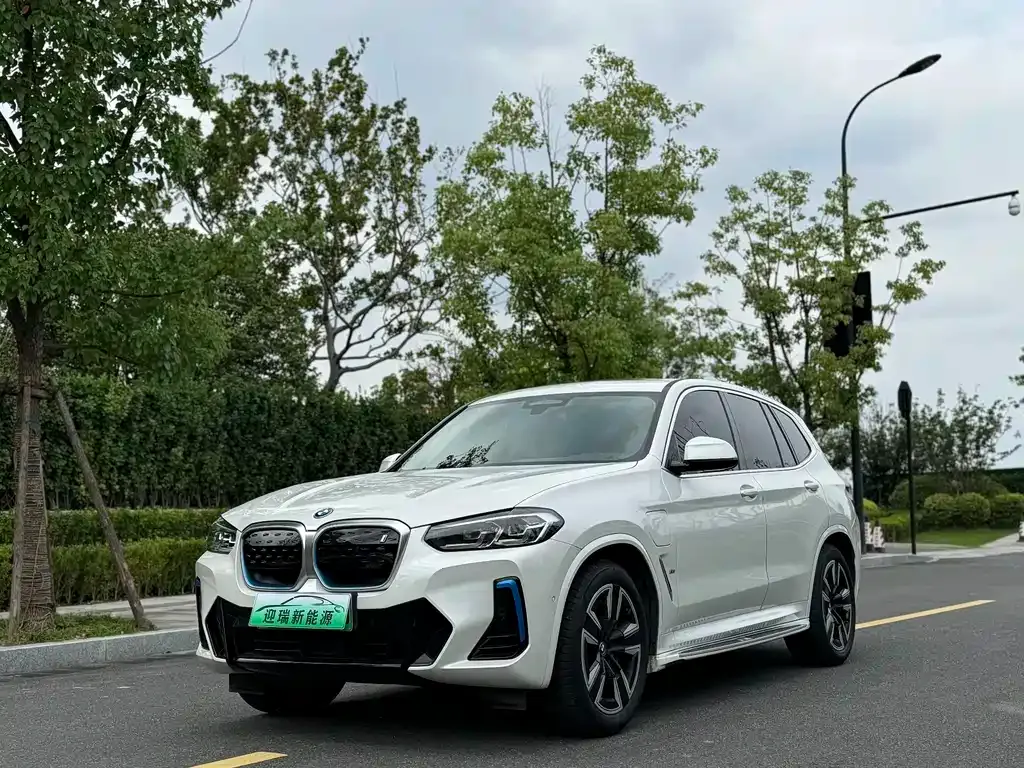 BMW iX3 — фото 1