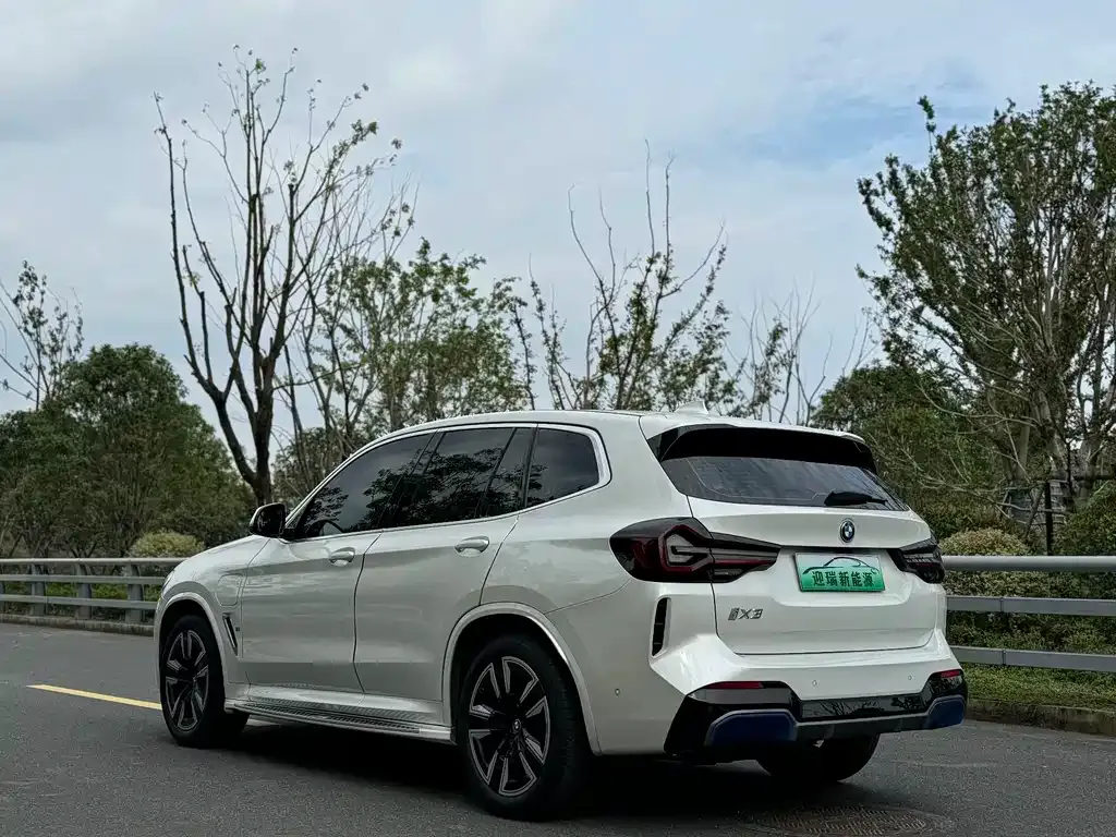 BMW iX3 — фото 2