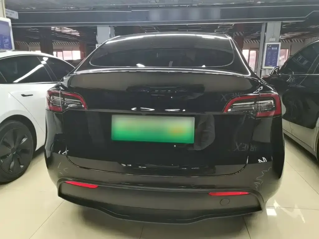 Tesla Model Y — фото 8